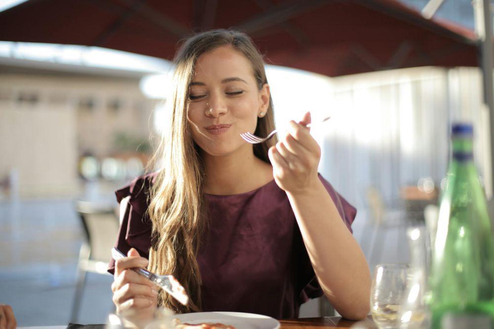 5 Tips Menghindari Sakit Akibat Makanan saat Traveling ke Luar Negeri