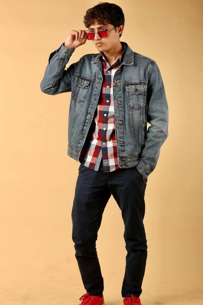 plaid shirt pria (pexels.com/Prashant Purbey)