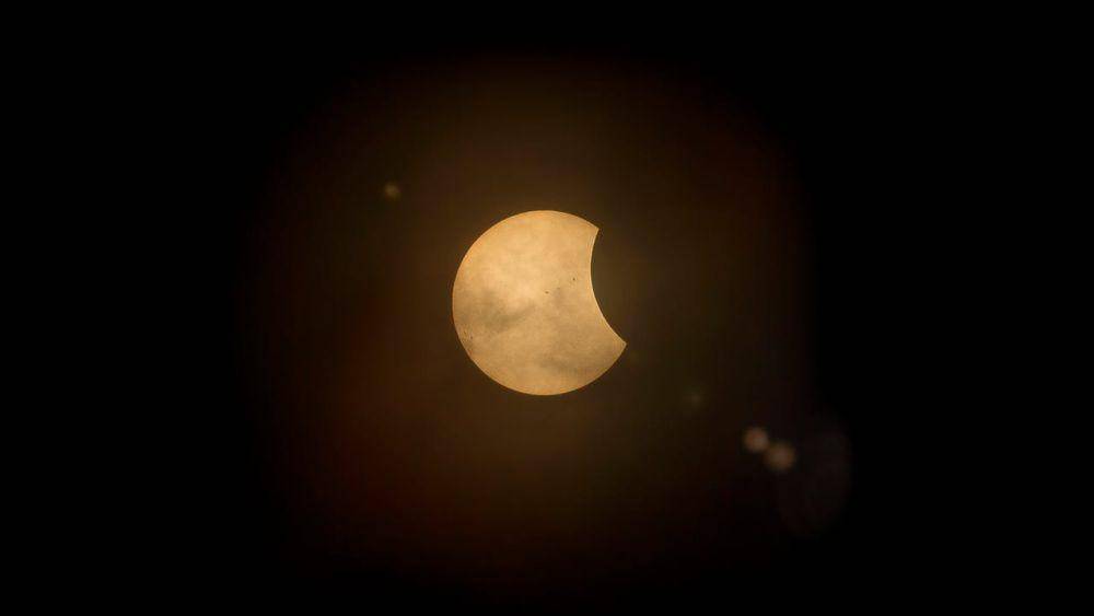 ilustrasi gerhana bulan sebagian (pexels.com/Sebastian Voortman)