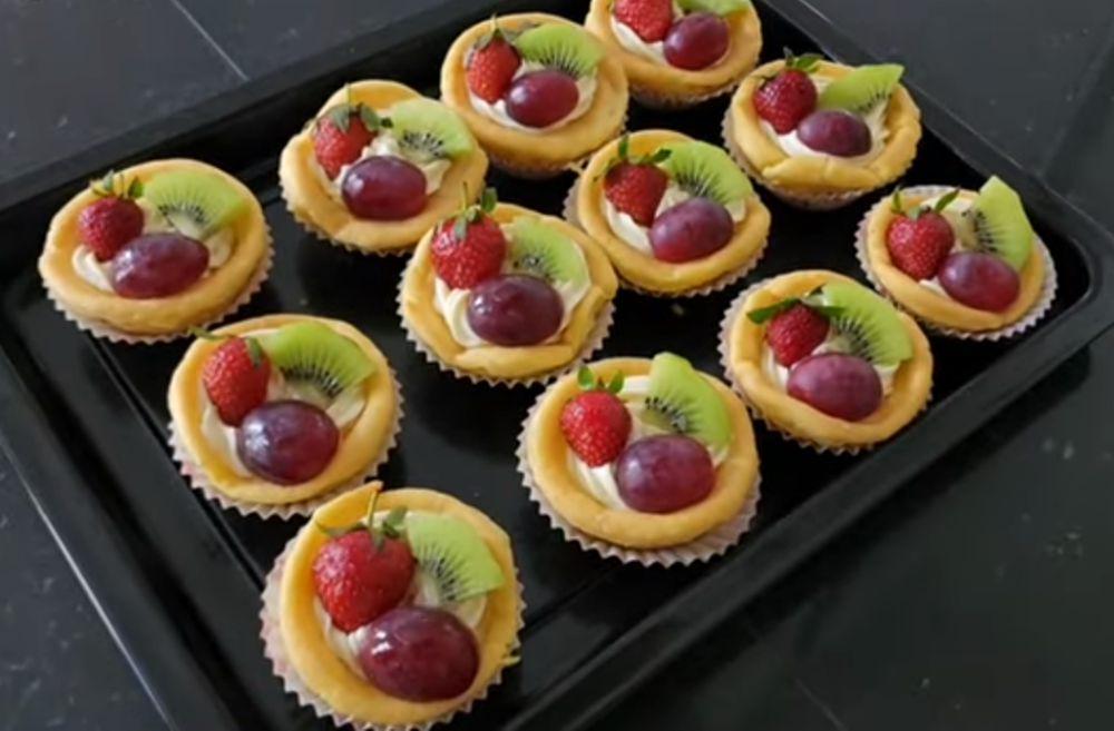 ilustrasi kue sus buah (YouTube.com/Cooking with Hel)