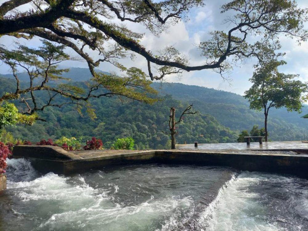 Wisata Gatep Lawas Ambengan (ambengan-buleleng.desa.id)