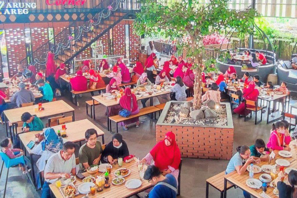 Tempat cozy untuk menikmati makan bareng keluarga (Instagram.com/warung_wareg_batu)