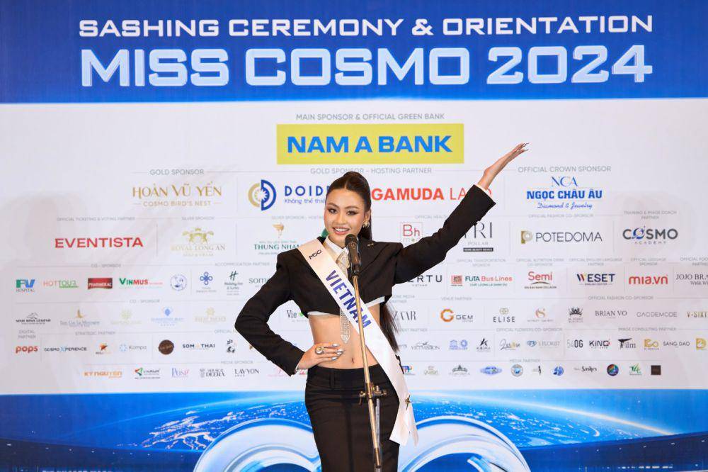 Potret Finalis dari Asia Saat Sashing Ceremony Miss Cosmo 2024 (Facebook.com/Miss Cosmo International)