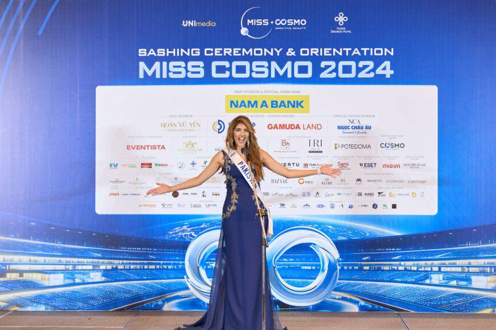 Potret Finalis dari Asia Saat Sashing Ceremony Miss Cosmo 2024 (Facebook.com/Miss Cosmo International)
