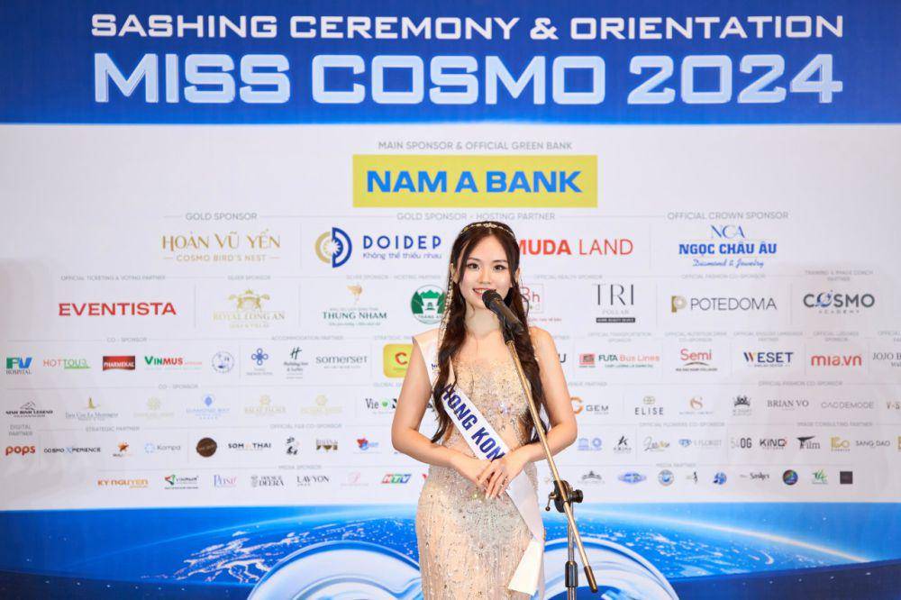 Potret Finalis dari Asia Saat Sashing Ceremony Miss Cosmo 2024 (Facebook.com/Miss Cosmo International)