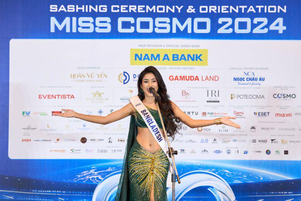 Potret Finalis dari Asia Saat Sashing Ceremony Miss Cosmo 2024 (Facebook.com/Miss Cosmo International)