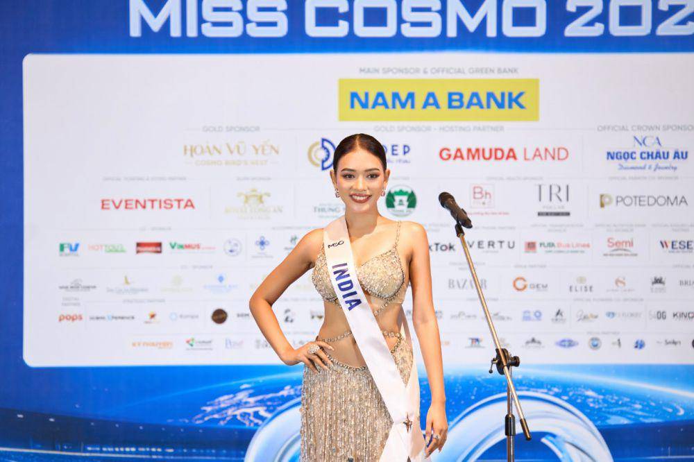 Potret Finalis dari Asia Saat Sashing Ceremony Miss Cosmo 2024 (Facebook.com/Miss Cosmo International)