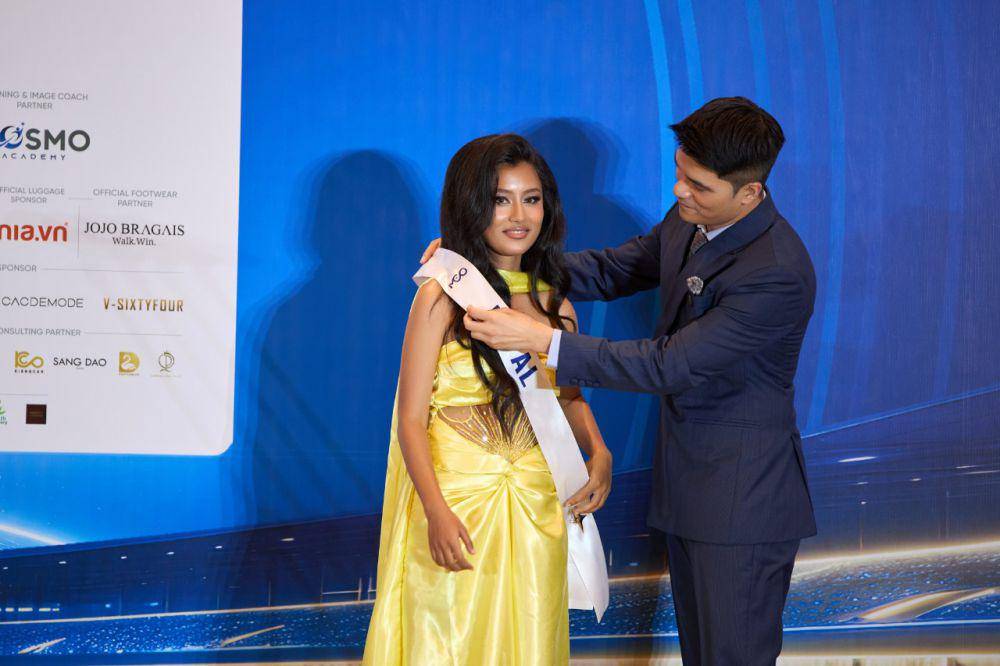 Potret Finalis dari Asia Saat Sashing Ceremony Miss Cosmo 2024 (Facebook.com/Miss Cosmo International)