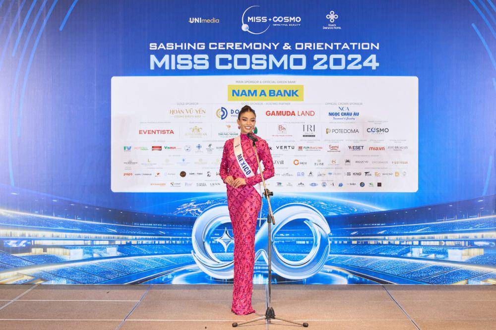 Potret Finalis Amerika Latin Saat Sashing Ceremony Miss Cosmo 2024 (Facebook.com/Miss Cosmo)
