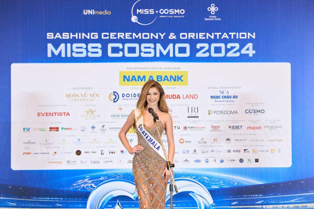Potret Finalis Amerika Latin Saat Sashing Ceremony Miss Cosmo 2024 (Facebook.com/Miss Cosmo)