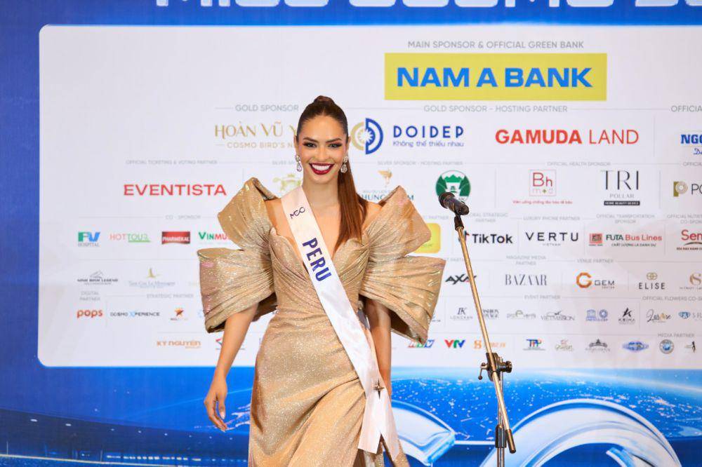 Potret Finalis Amerika Latin Saat Sashing Ceremony Miss Cosmo 2024 (Facebook.com/Miss Cosmo)