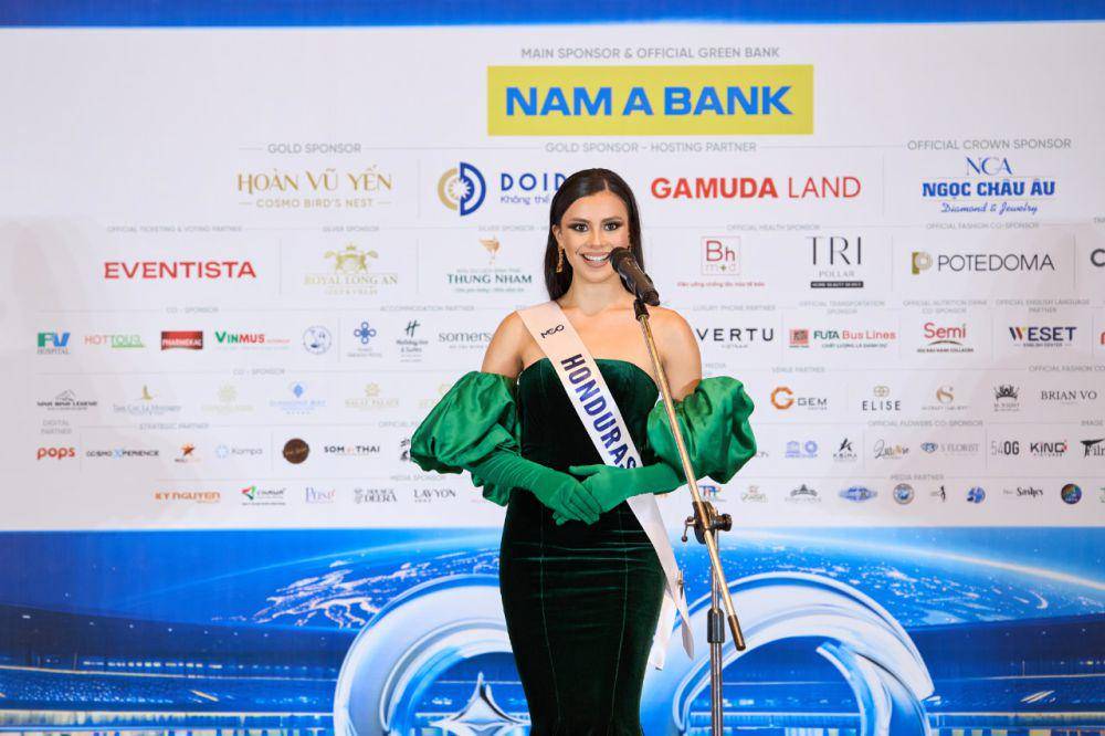 Potret Finalis Amerika Latin Saat Sashing Ceremony Miss Cosmo 2024 (Facebook.com/Miss Cosmo)
