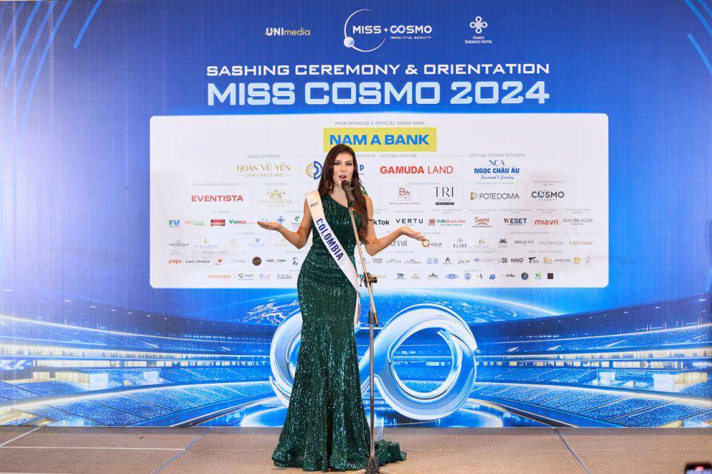 Potret Finalis Amerika Latin Saat Sashing Ceremony Miss Cosmo 2024 (Facebook.com/Miss Cosmo)