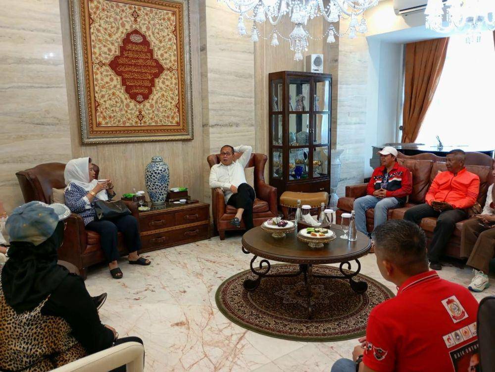Relawan mantan Gubernur Sulawesi Selatan (Sulsel), Nurdin Abdullah, mengarahkan dukungan ke pasangan calon Gubernur-Wakil Gubernur Sulsel, Danny Pomanto-Azhar Arsyad (DIA), Sabtu (14/9/2024)/Istimewa