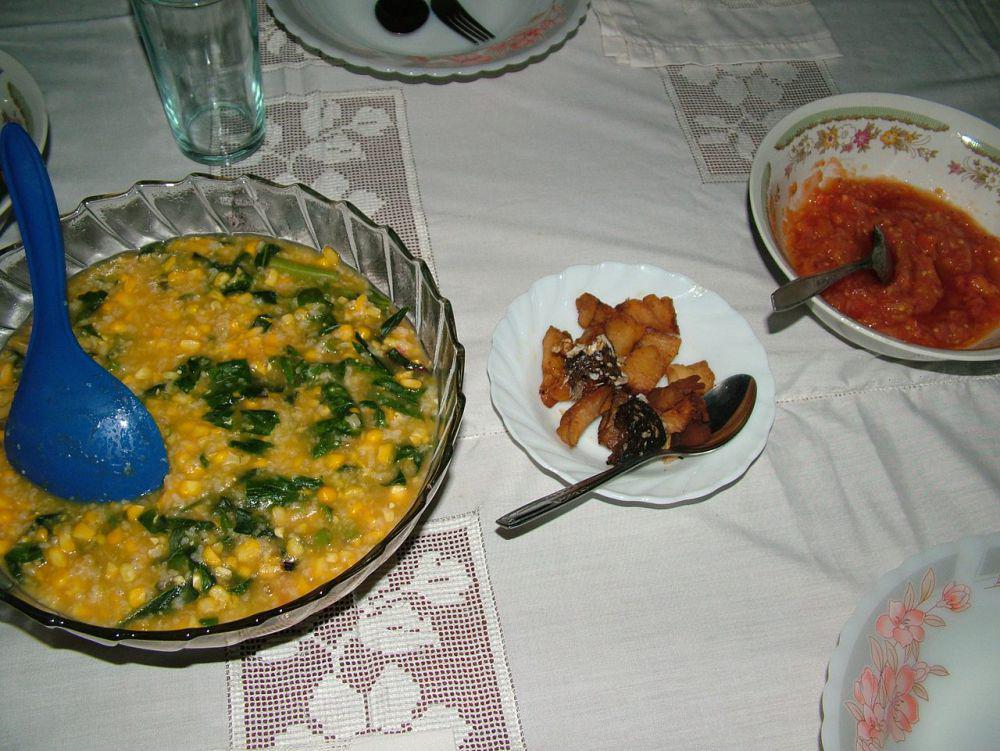 ilustrasi bubur tinutuan (commons.wikimedia.org/mattjlc)