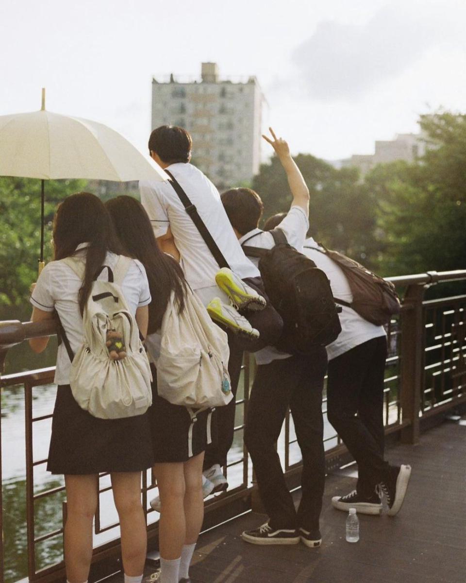 behind the scene para cast drama Our Beautiful Summer (instagram.com/yjaybaby)