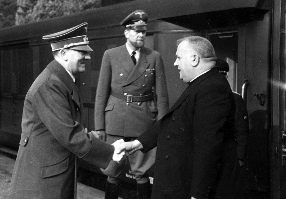 Apa Pendapat Adolf Hitler tentang para Pemimpin Blok Poros PD II?