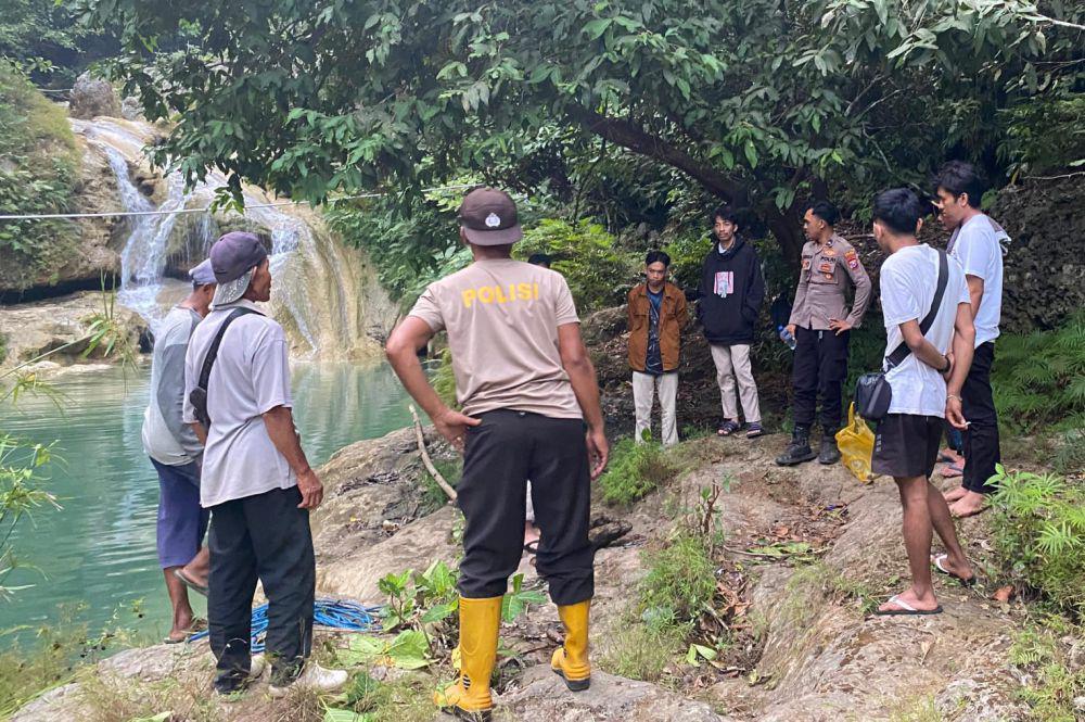 Pencarian korban tenggelam di Coban Kedung Darmo Malang. (Dok. Polsek Bantur)