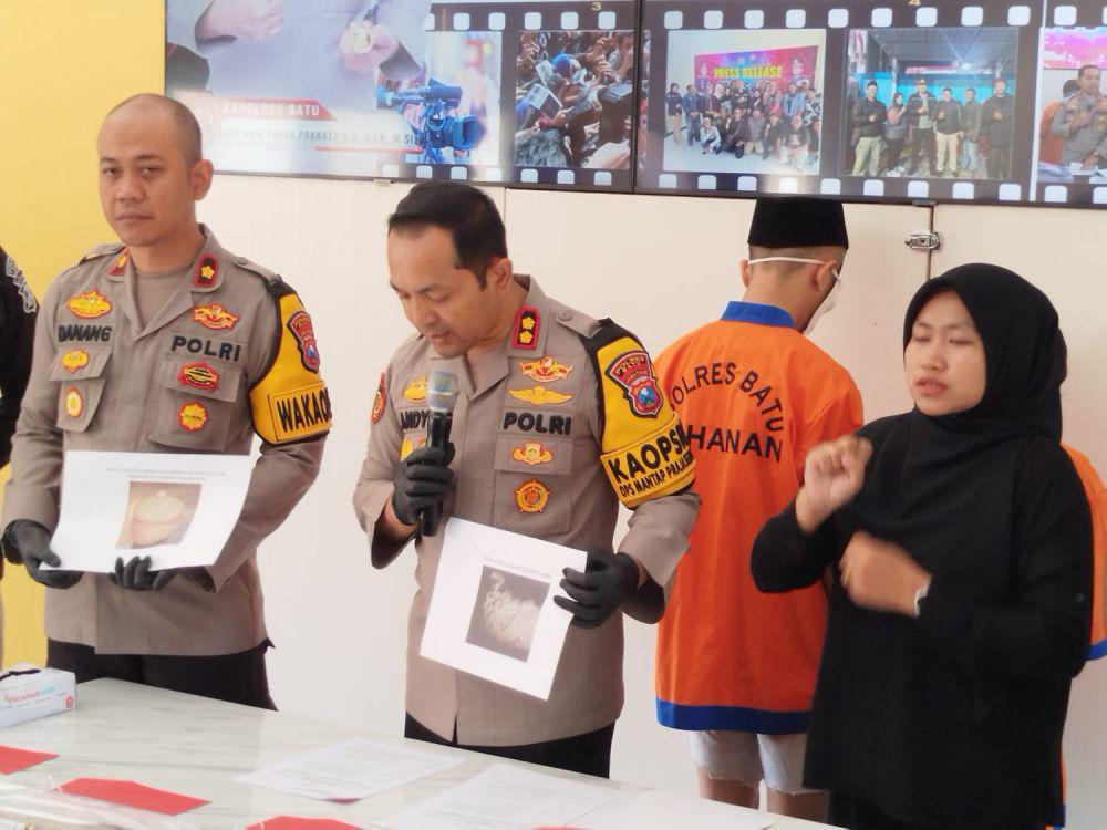Konferensi pers kasus aborsi di toilet hotel Kota Batu. (IDN Times/Rizal Adhi Pratama)