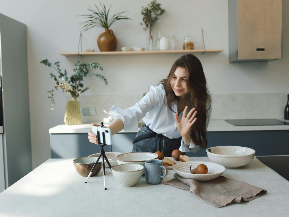 Ilustrasi ibu jadi content creator (pexels.com/Polina Tankilevitch)