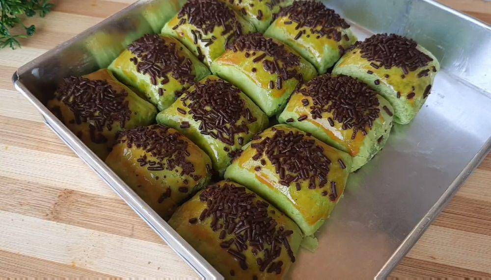 Resep Bolen Pisang Pandan yang Teksturnya Renyah Abis