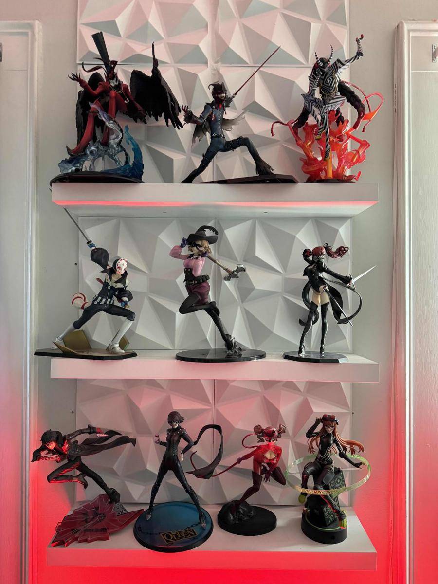 potret koleksi game Persona (reddit.com/user/takeurheartpins)