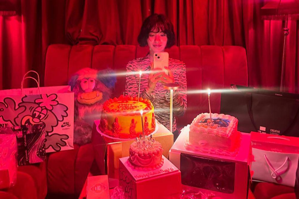7 Potret Ulang Tahun Nana After School ke-33, Dapat Surprise!