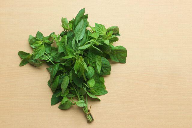 5 Kunci Memasak Pakai Daun Kemangi agar Sensasinya Tetap Kuat