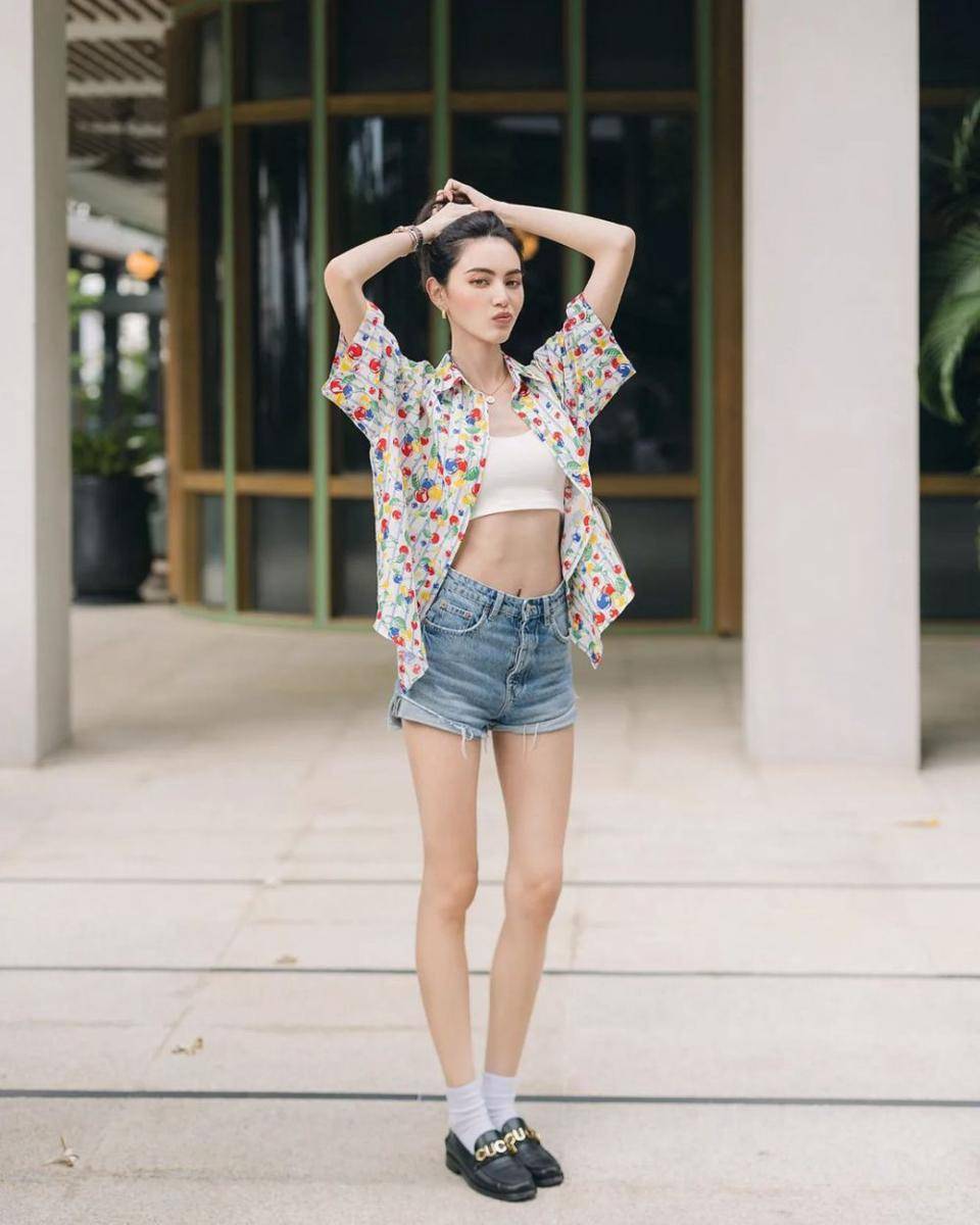 ide styling kemeja ala Davika Hoorne (instagram.com/davikah)