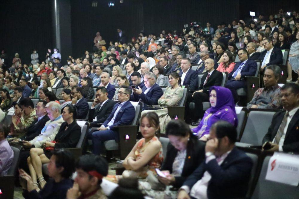 Para tamu menyaksikan Indonesian Cultural Night 2024 di Thailand. (dok. KBRI Bangkok)