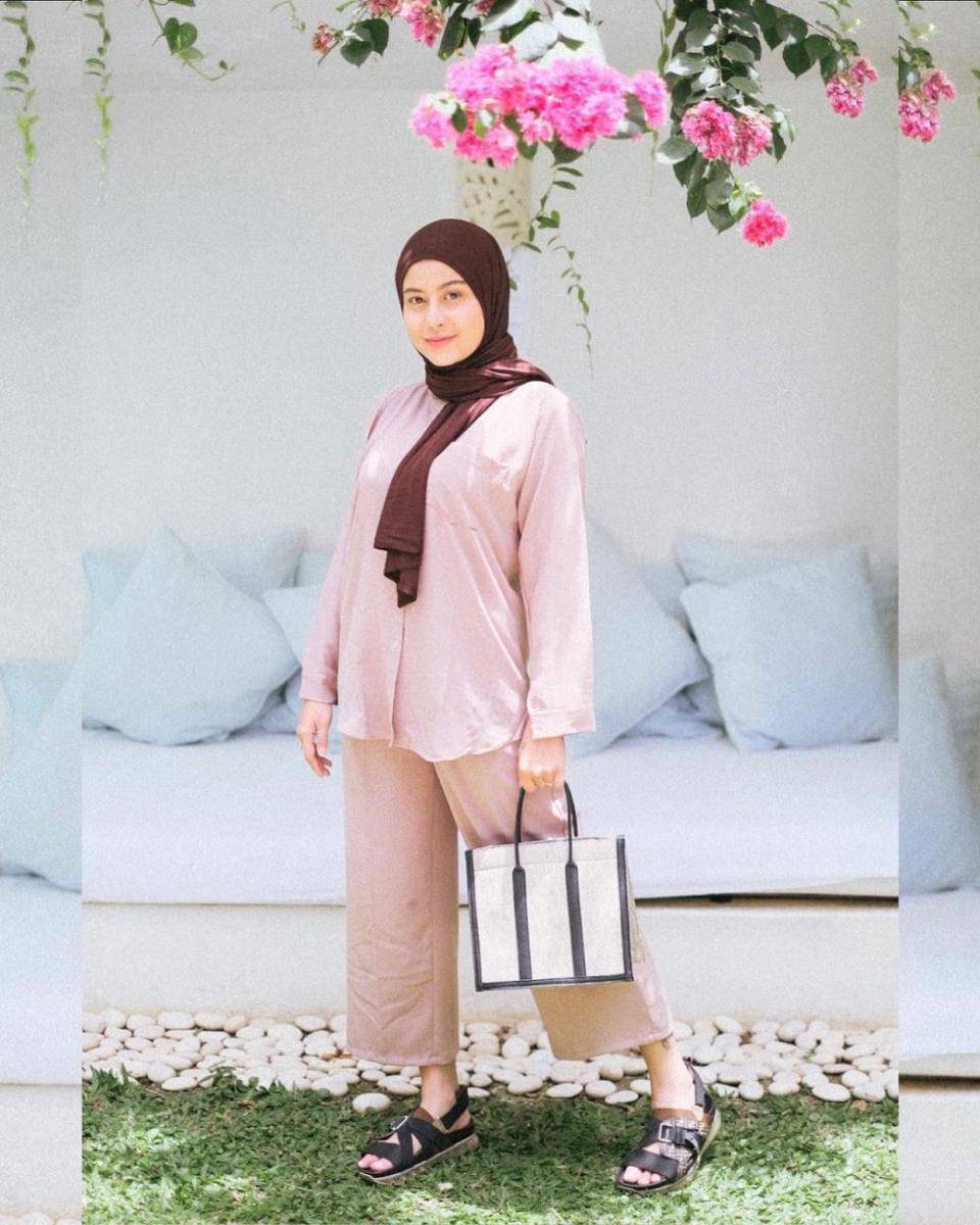Styling Hijab Awkarin (Instagram.com/awkarin)