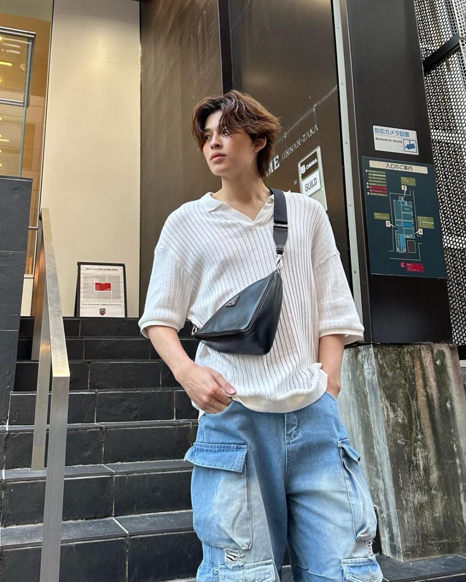 potret mix and match ripped jeans ala Pond Naravit (instagram.com/ppnaravit)