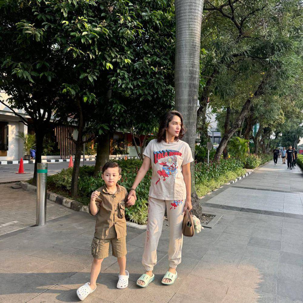 potret Ussy Sulistiawaty dan buah hati (instagram.com/ussypratama)
