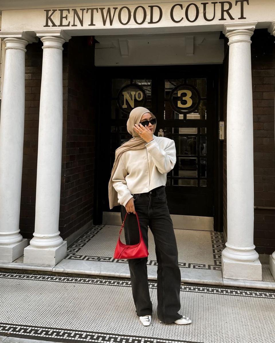 inspirasi outfit klasik office look ala Anna Oktarina (instagram.com/anaoctarina)