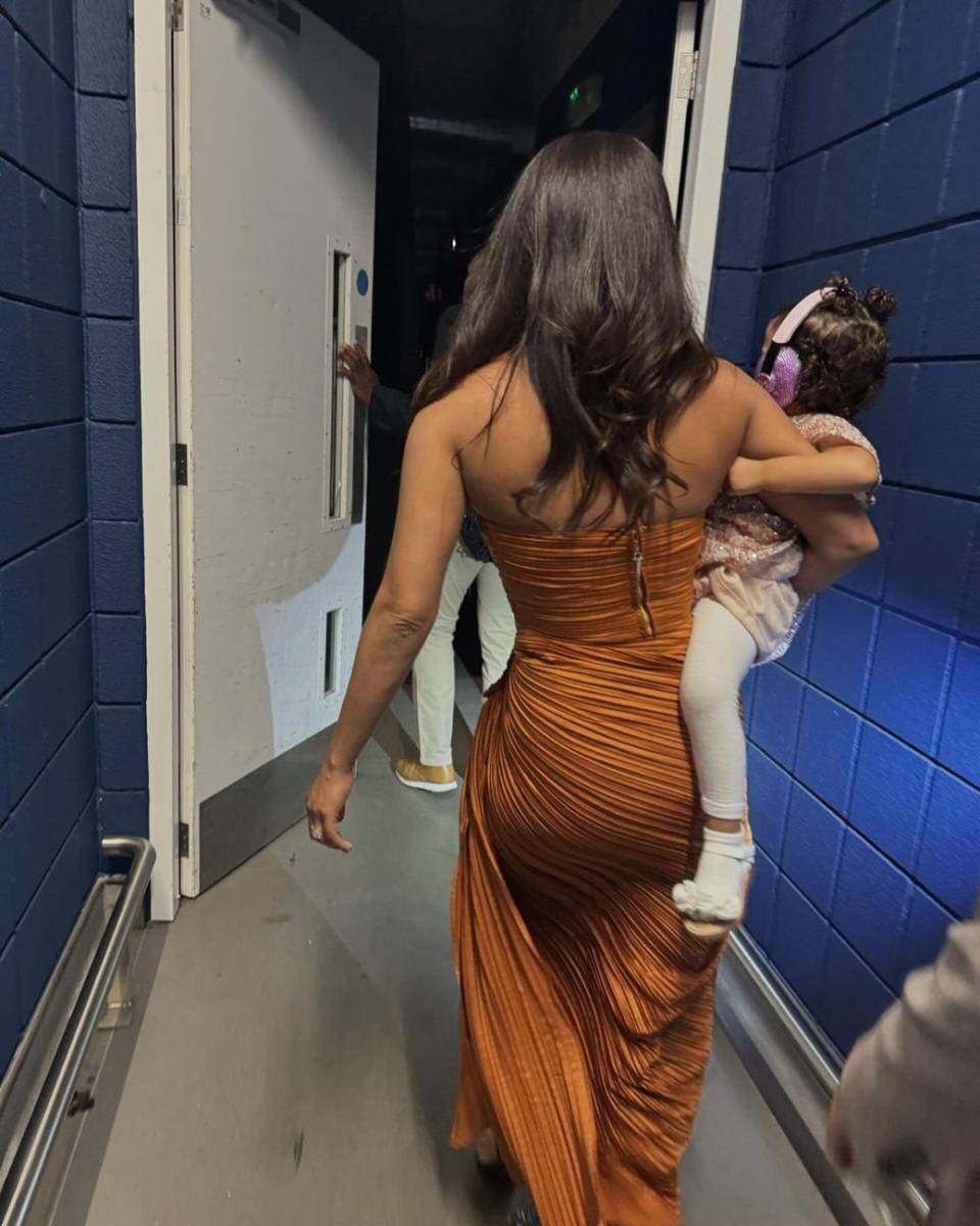 potret Priyanka Chopra temani Nick Jonas konser di hari ultah (instagram.com/priyankachopra)