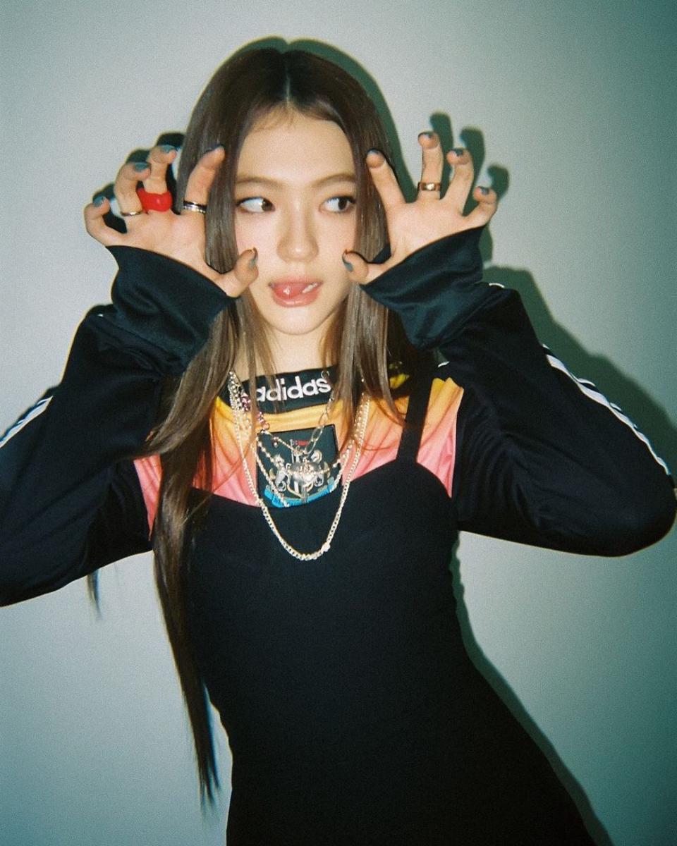 Ella MEOVV (instagram.com/meovv.offcl)