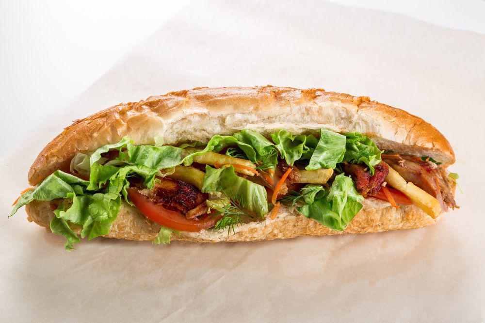 sandwich bratwurst (pixabay.com/Daria-Yakovleva)