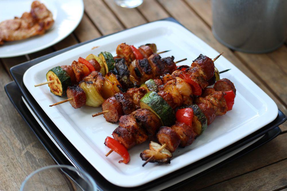 bratwurst kaboobs (pixabay.com/anialaurman)