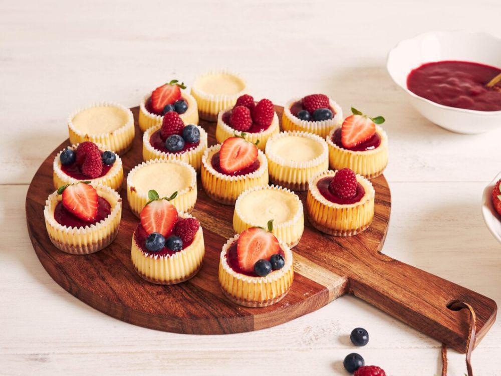 ilustrasi mini cheesecake (freepik.com/wirestock)
