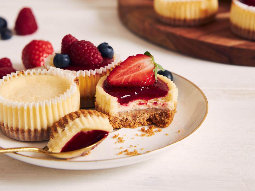 ilustrasi mini cheesecake (freepik.com/wirestock)