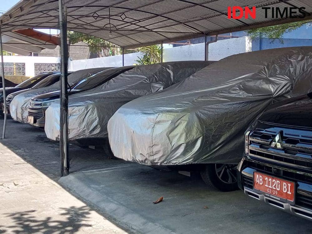 Mobil dinas operasional komisi DPRD Bantul.(IDN Times/Daruwaskita)
