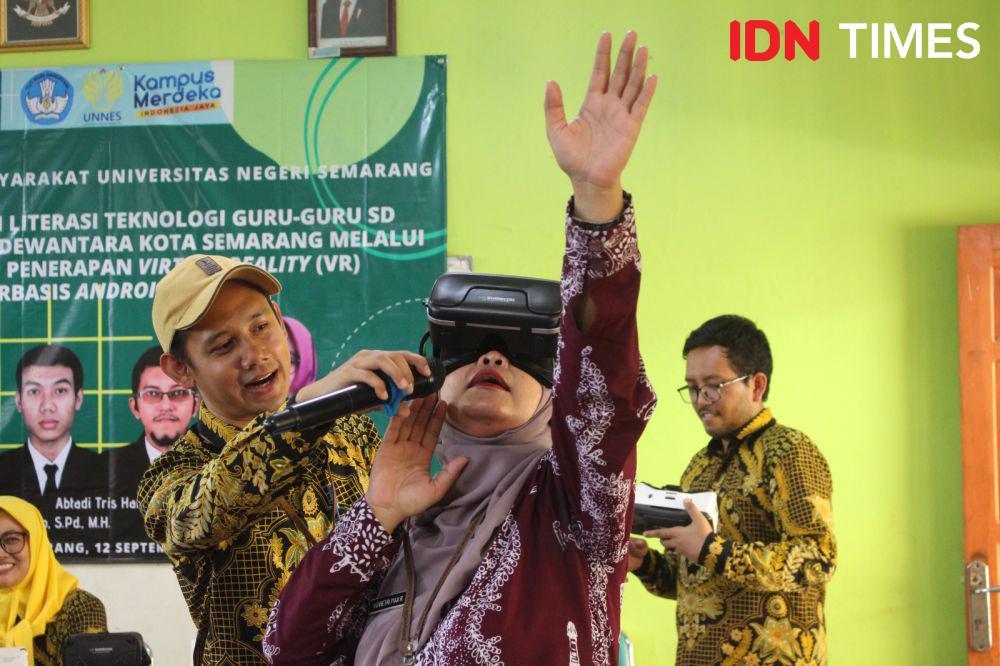 Para Guru SD Semarang Diajak Pakai VR Biar Ngajarnya Makin Asyik