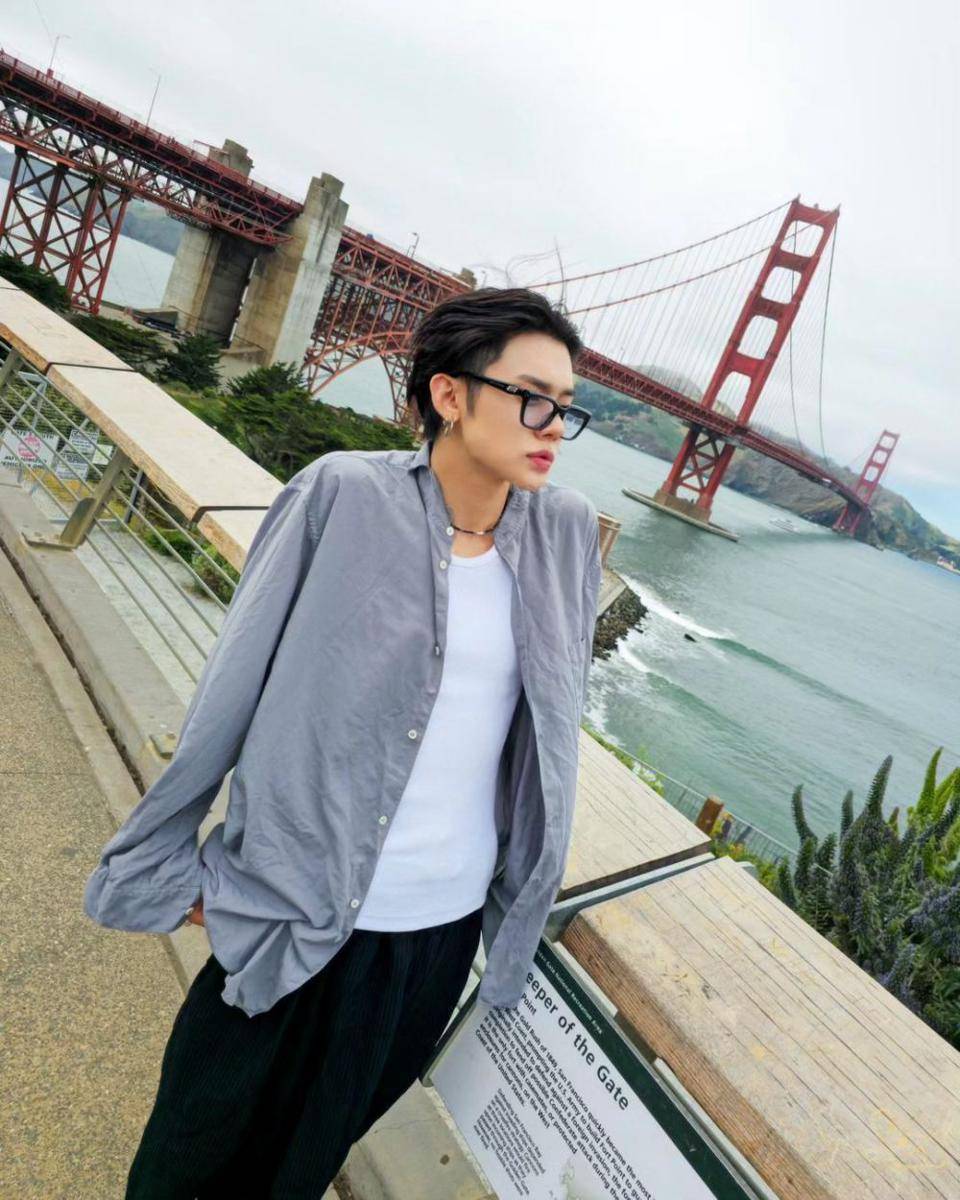 ide padu padan celana hitam ala Yeonjun TXT (instagram.com/yawnzzn)