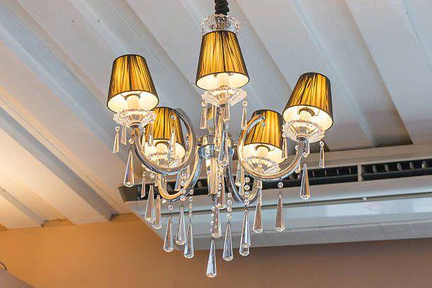 Ilustrasi lampu dekorasi rumah. https://www.istockphoto.com/Thissatan