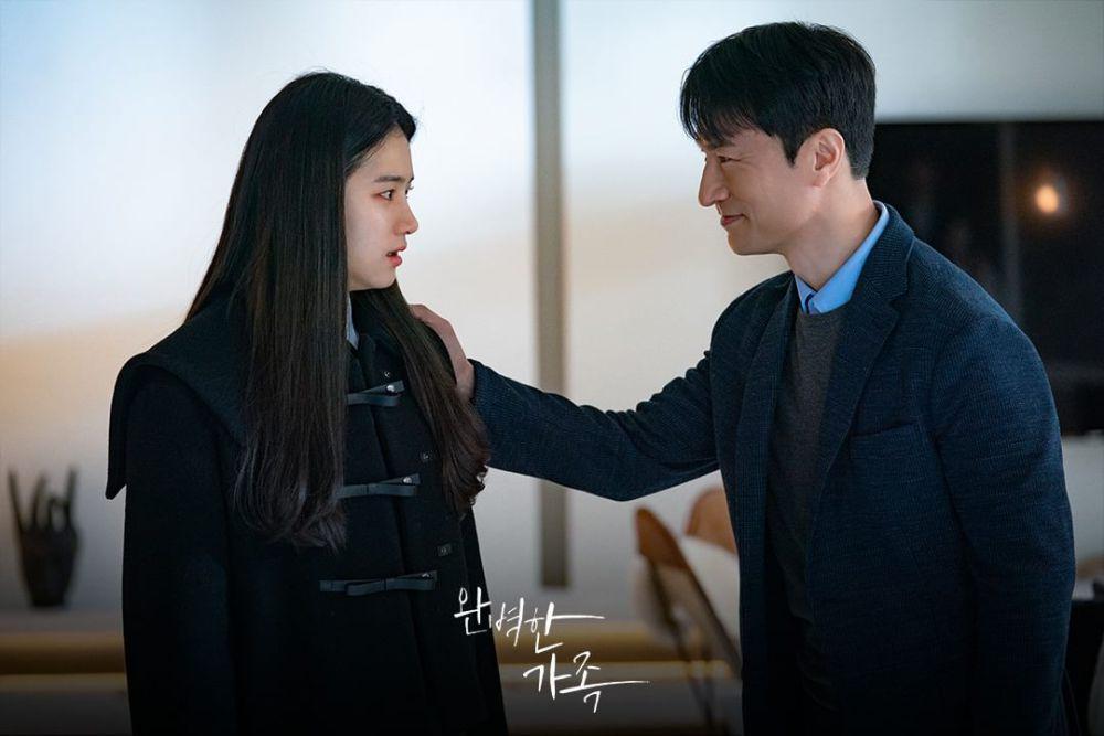 4 Kemiripan Choi Sun Hui dan Choi Jin Hyuk di Drakor Perfect Family