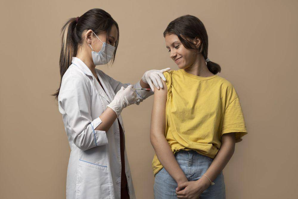 ilustrasi vaksinasi HPV anak (freepik.com/freepik)
