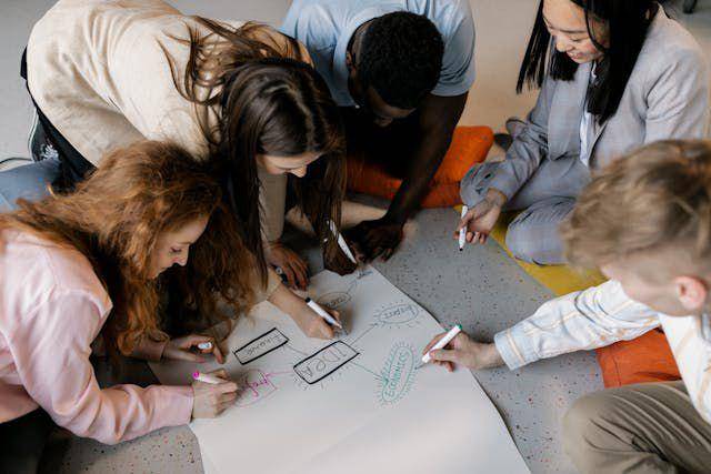 ilustrasi team building (pexels.com/Alena Darmel)