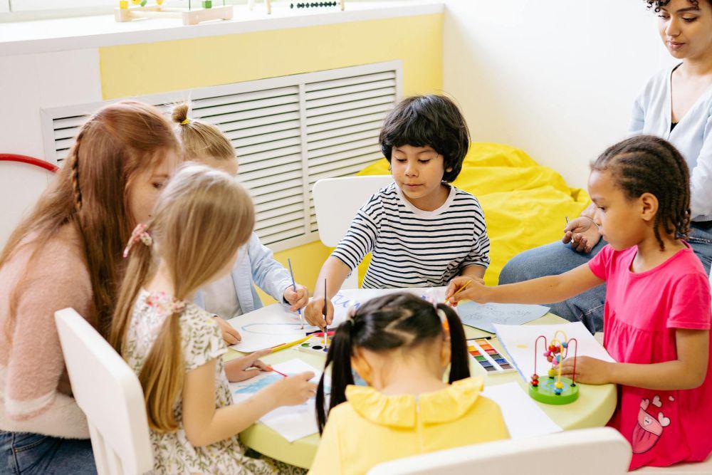 Preschool Vs. Daycare, Mana yang Lebih Tepat untuk si Kecil?