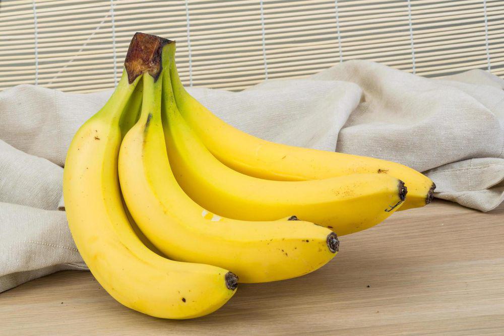 ilustrasi bahan-bahan banana smoothies (vecteezy.com/ast007392369)