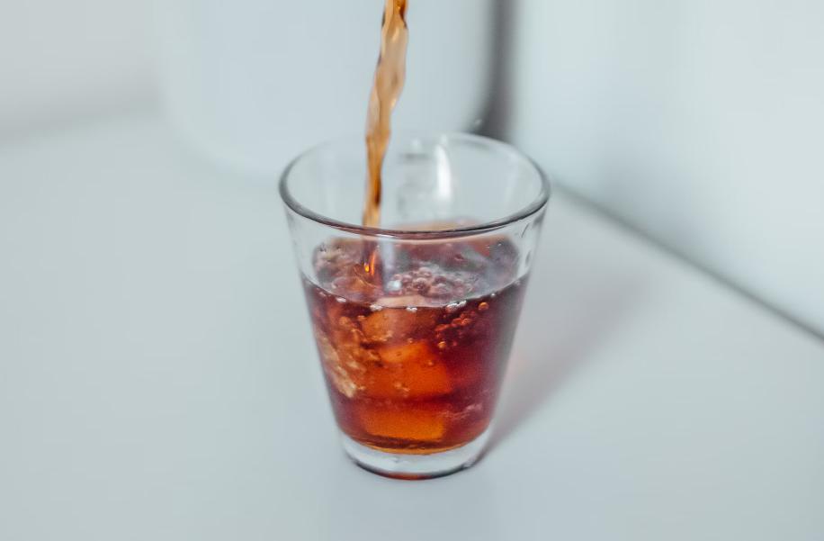 6 Potensi Efek Samping Konsumsi Soda Diet, Jangan Minum Berlebihan